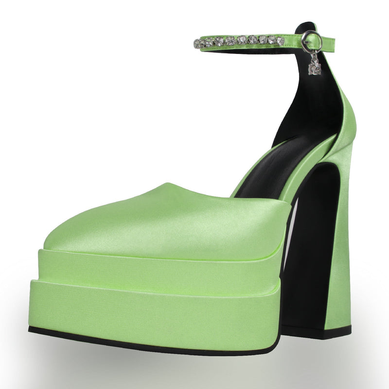 Graceful Orthopedic Sandals for Modern Look