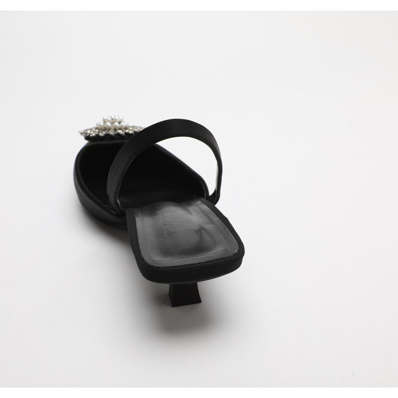 Graceful Orthopedic Sandals for Modern Look