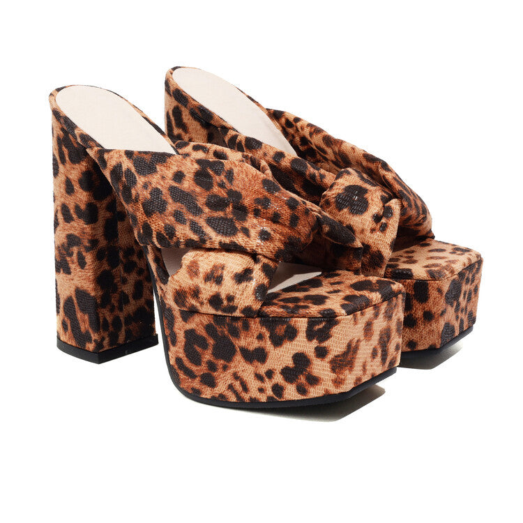 Graceful Orthopedic Sandals for Modern Look