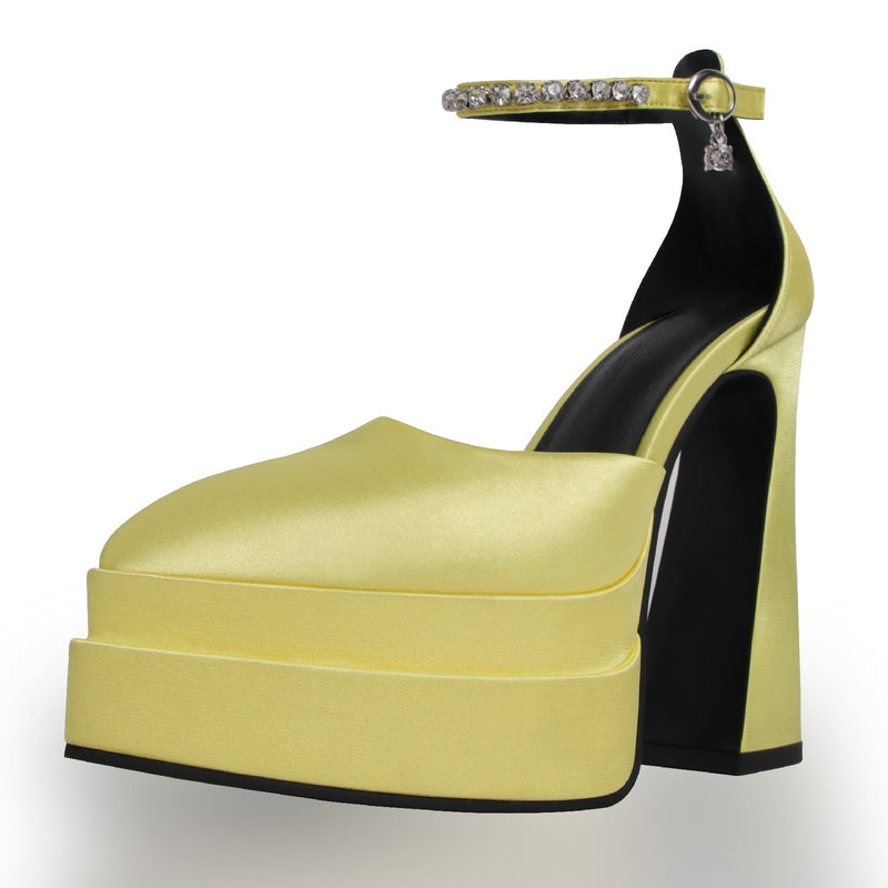 Graceful Orthopedic Sandals for Modern Look
