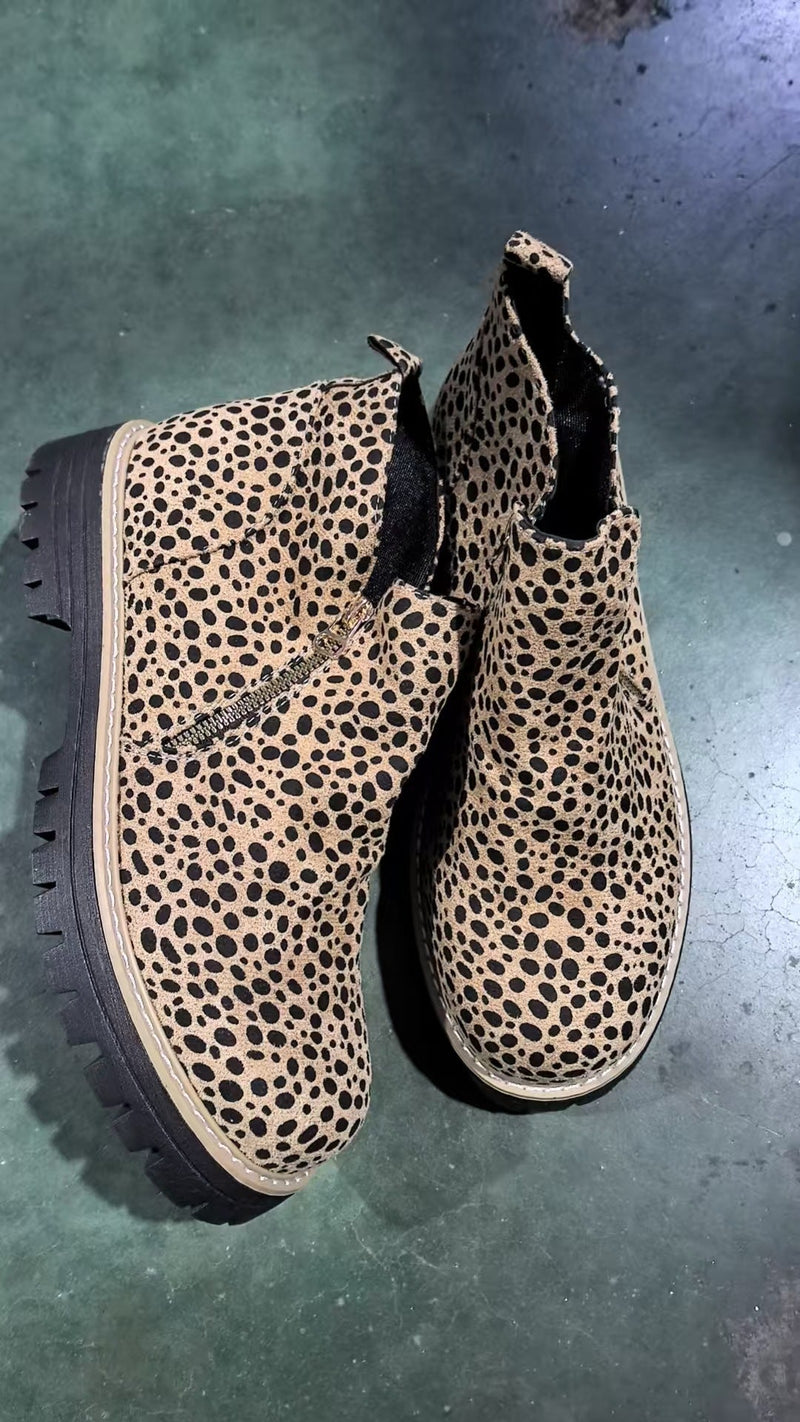 Graceful Orthopedic Boots for Modern Look