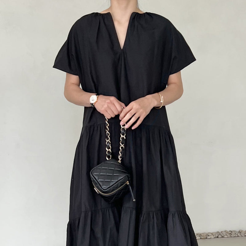 Effortlessly Elegant Dress with a Timeless Design