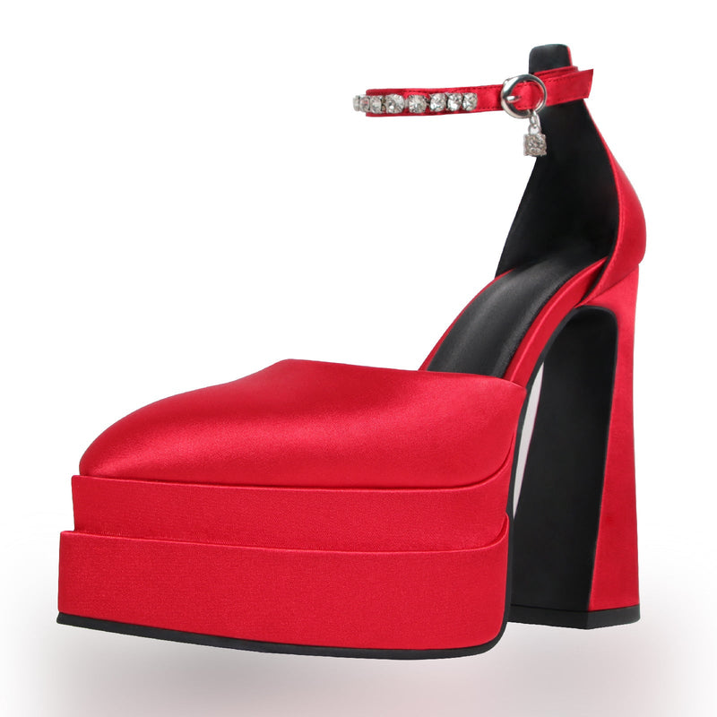Graceful Orthopedic Sandals for Modern Look