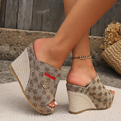 Chic Orthopedic Sandals with Unique Design