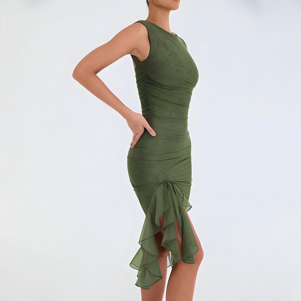 Well Tailored Dress with a Graceful Silhouette