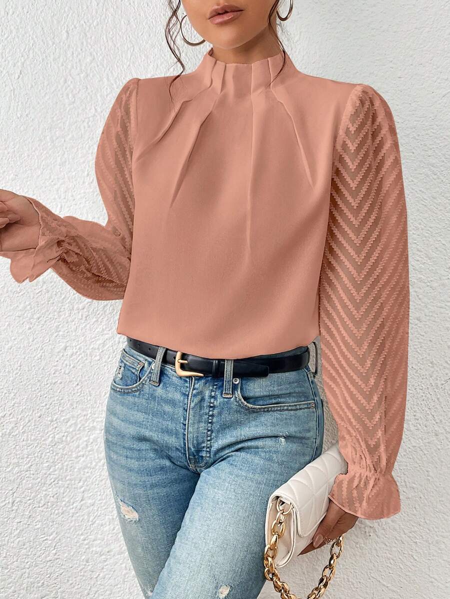 Effortlessly Elegant Blouse with a Timeless Design