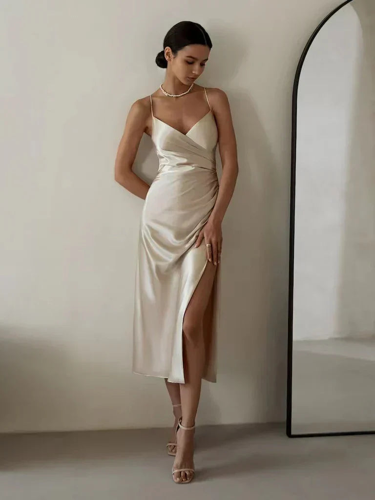 Effortlessly Elegant Dress with a Timeless Design