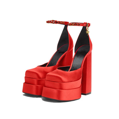 Chic Orthopedic Sandals with Unique Design