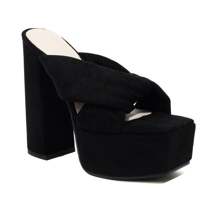Graceful Orthopedic Sandals for Modern Look