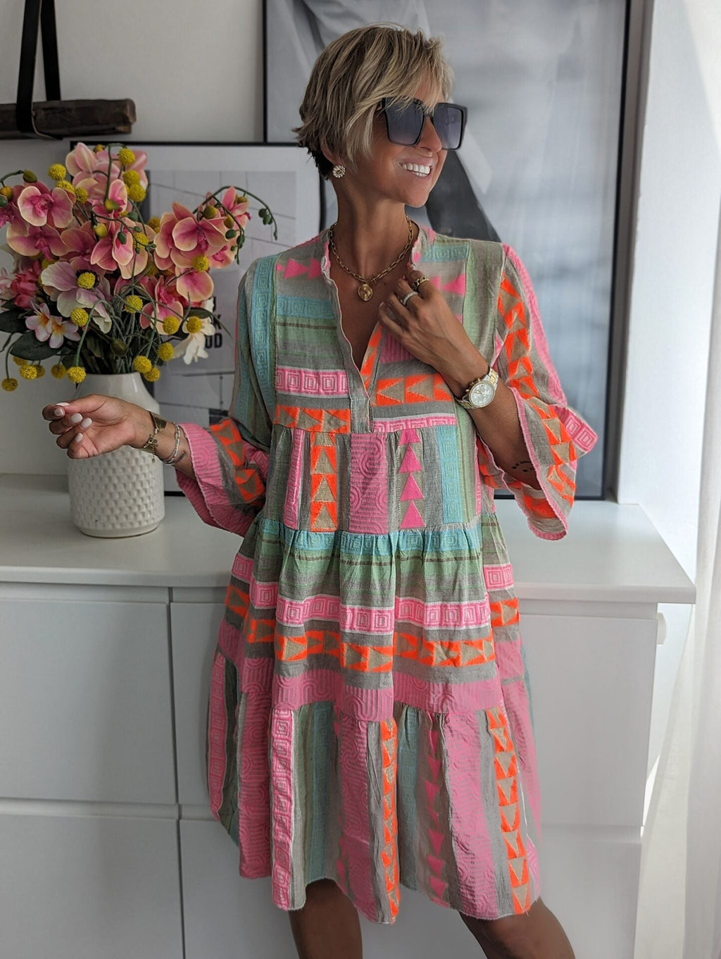 Effortlessly Elegant Dress with a Timeless Design