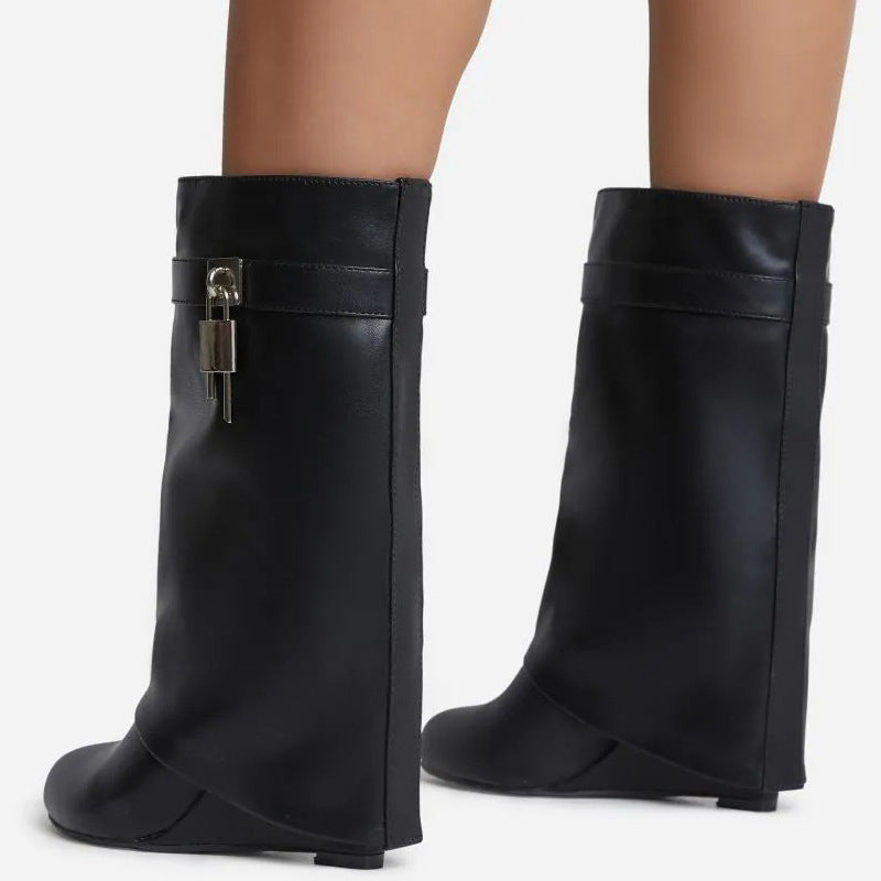 Graceful Orthopedic Boots for Modern Look