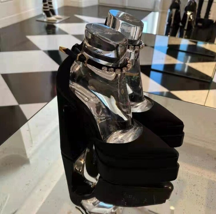 Graceful Orthopedic Sandals for Modern Look
