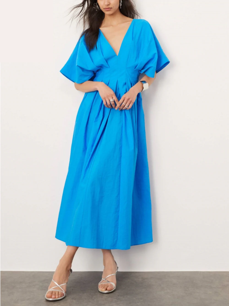 Effortlessly Elegant Dress with a Timeless Design