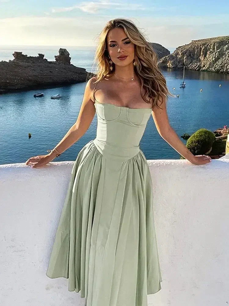 Well Tailored Dress with a Graceful Silhouette
