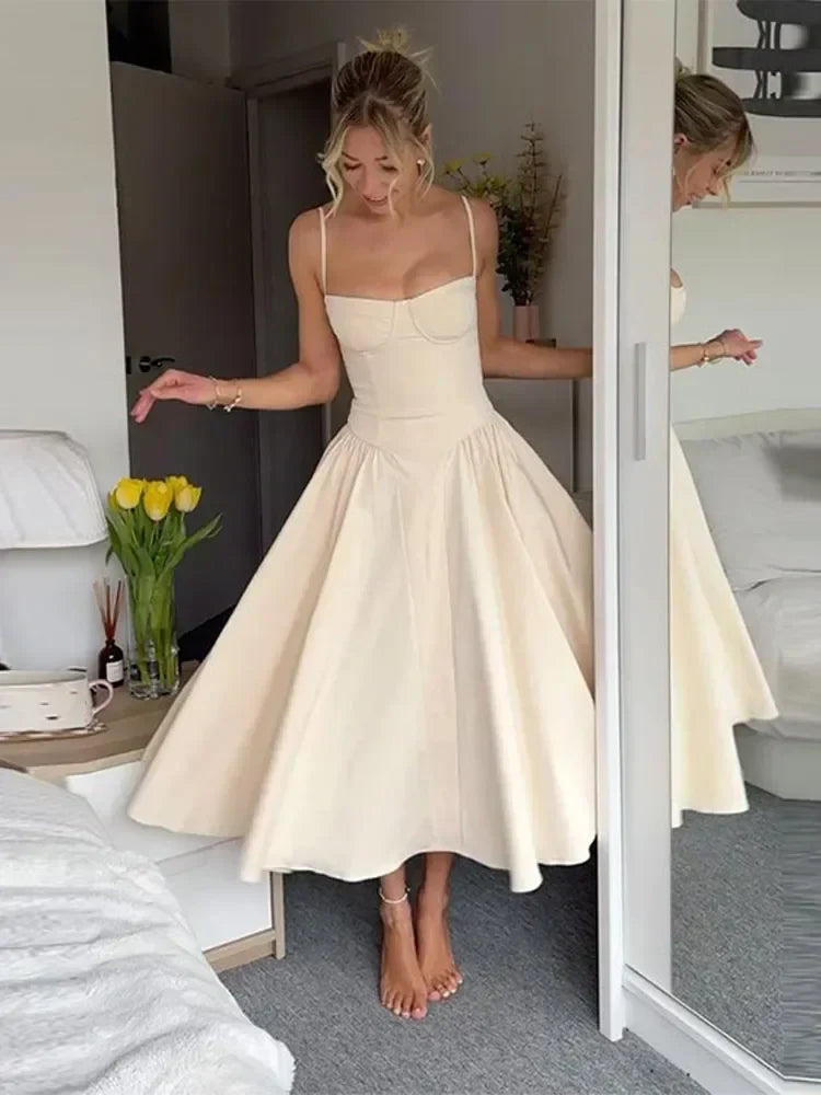 Well Tailored Dress with a Graceful Silhouette