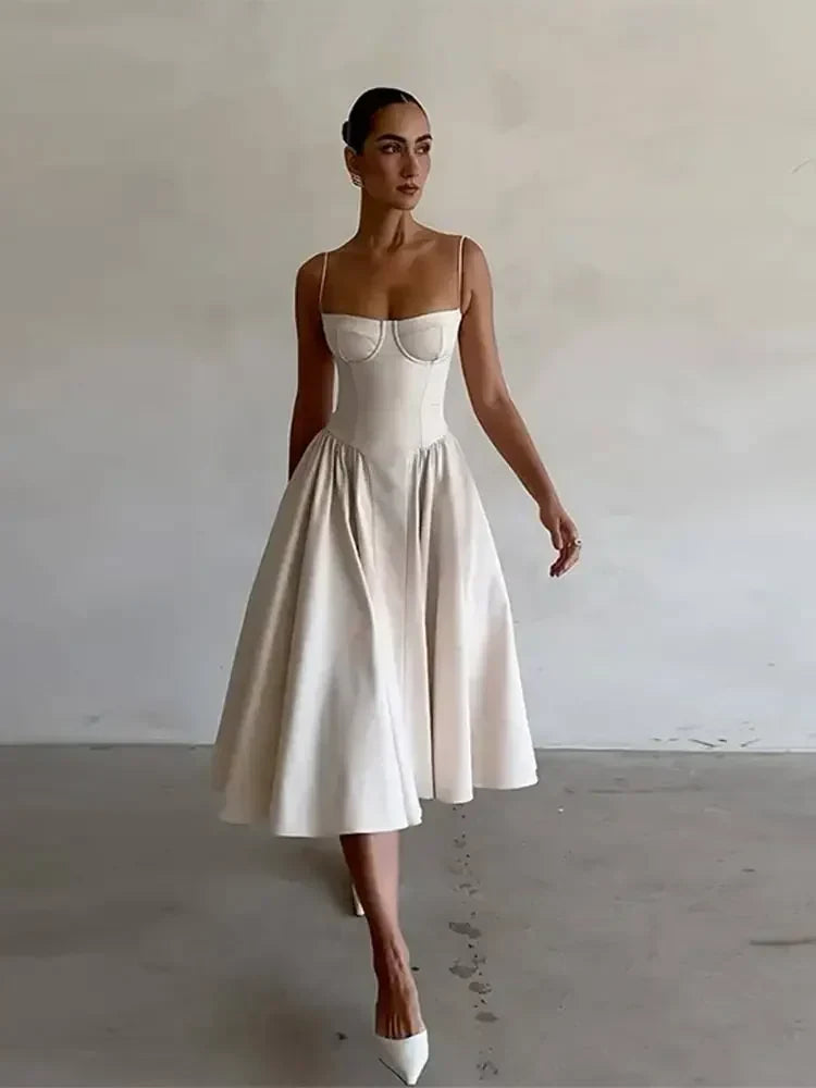 Well Tailored Dress with a Graceful Silhouette