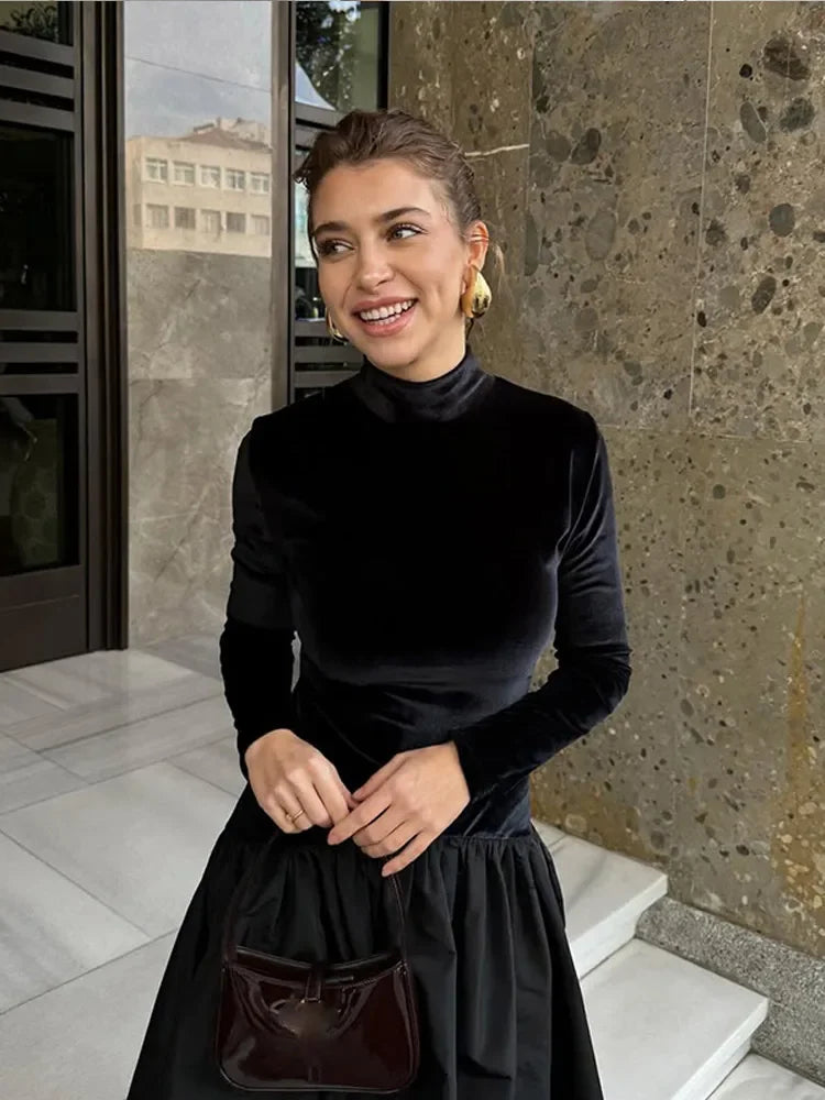 Classic Vintage Dress with a Flattering Fit