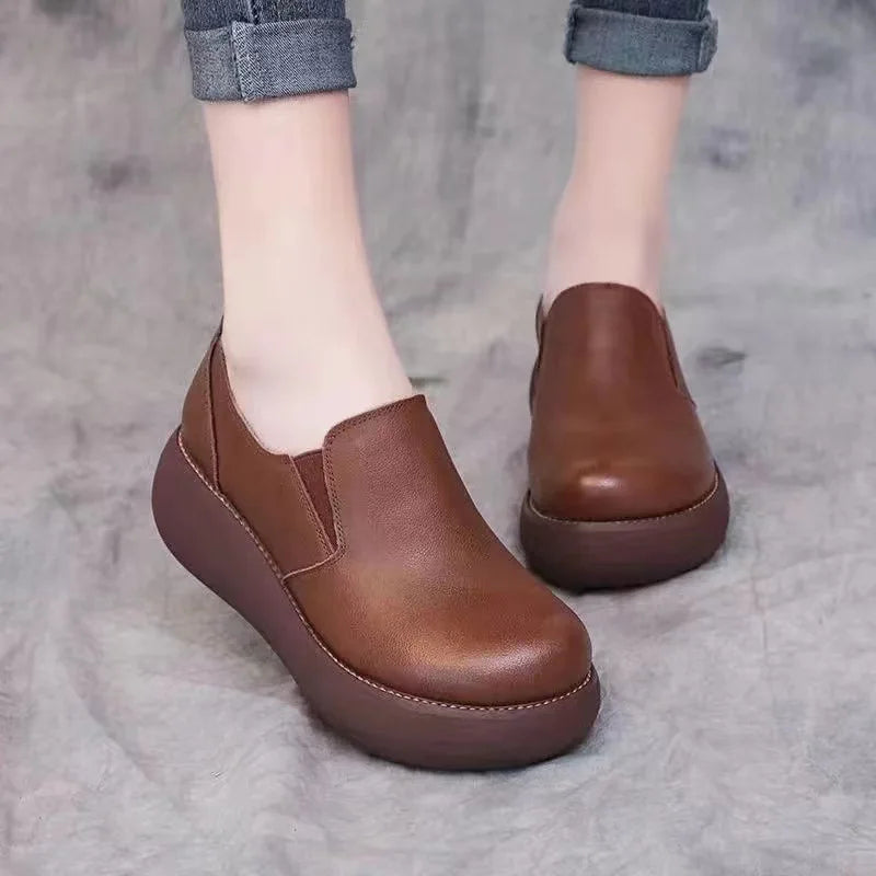 Classic Orthopedic Sneakers with Timeless Style