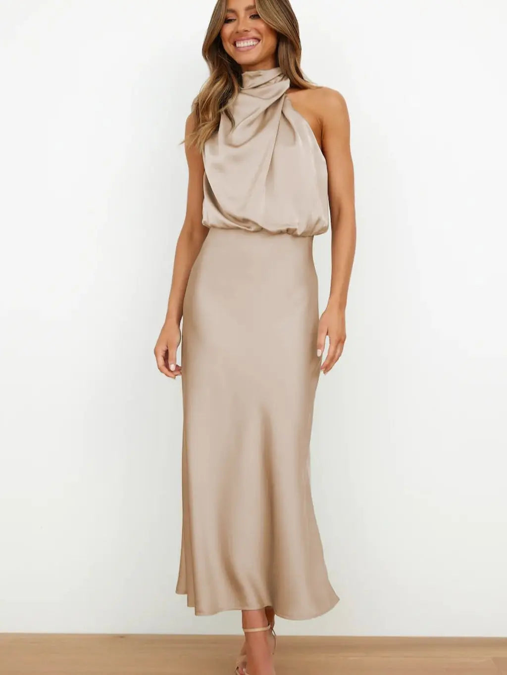 Well Tailored Dress with a Graceful Silhouette