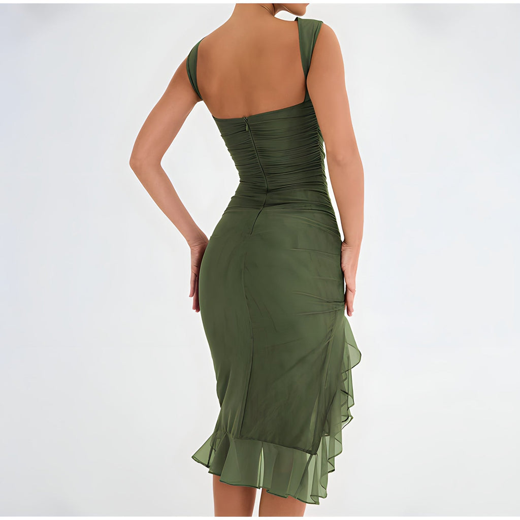 Well Tailored Dress with a Graceful Silhouette