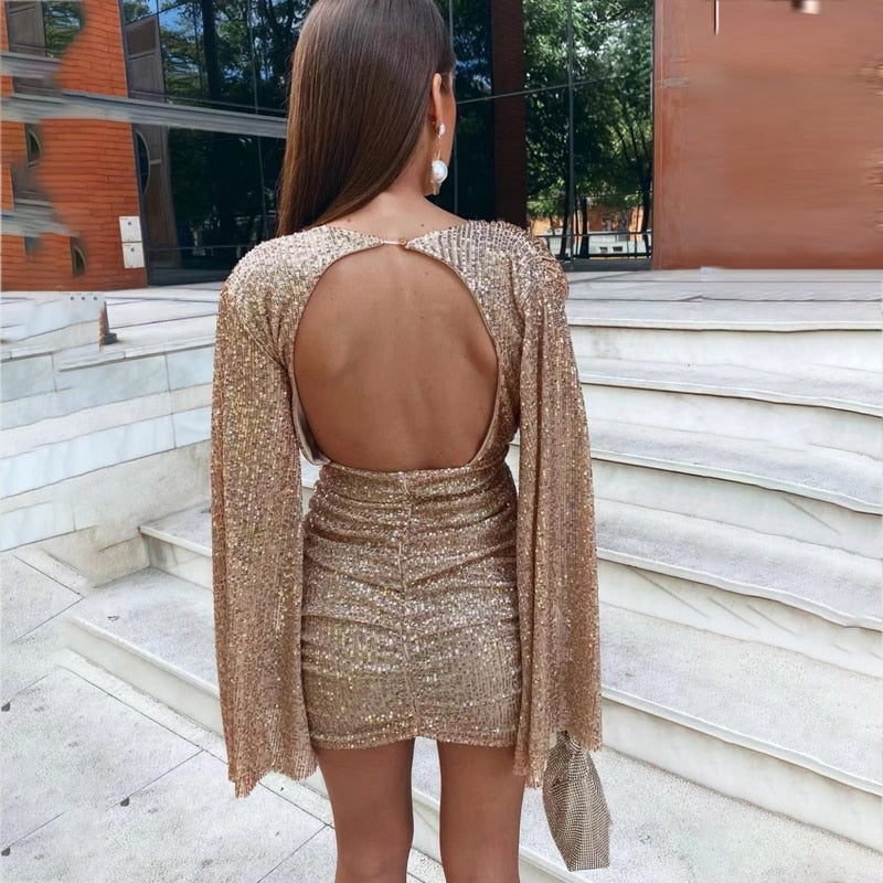 Beautifully Finished Dress in a Timeless Design