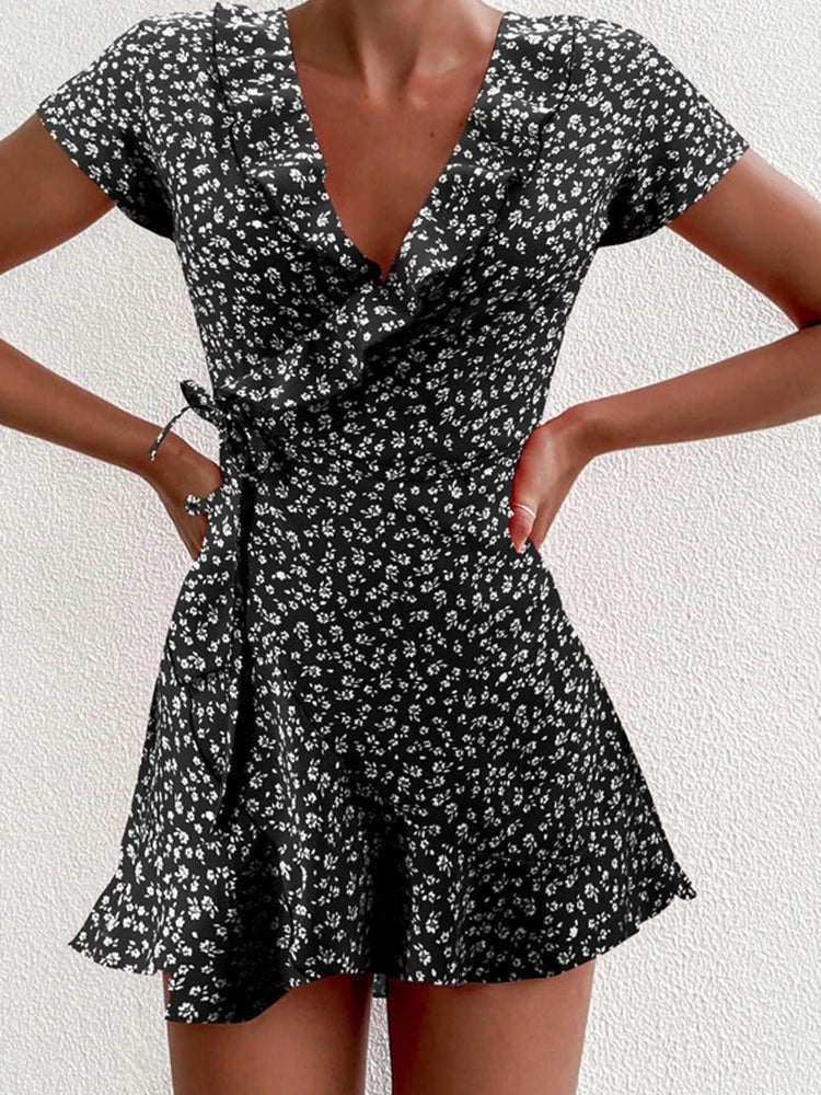 Effortlessly Elegant Dress with a Timeless Design