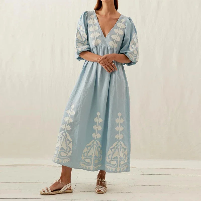 Beautifully Finished Dress in a Timeless Design