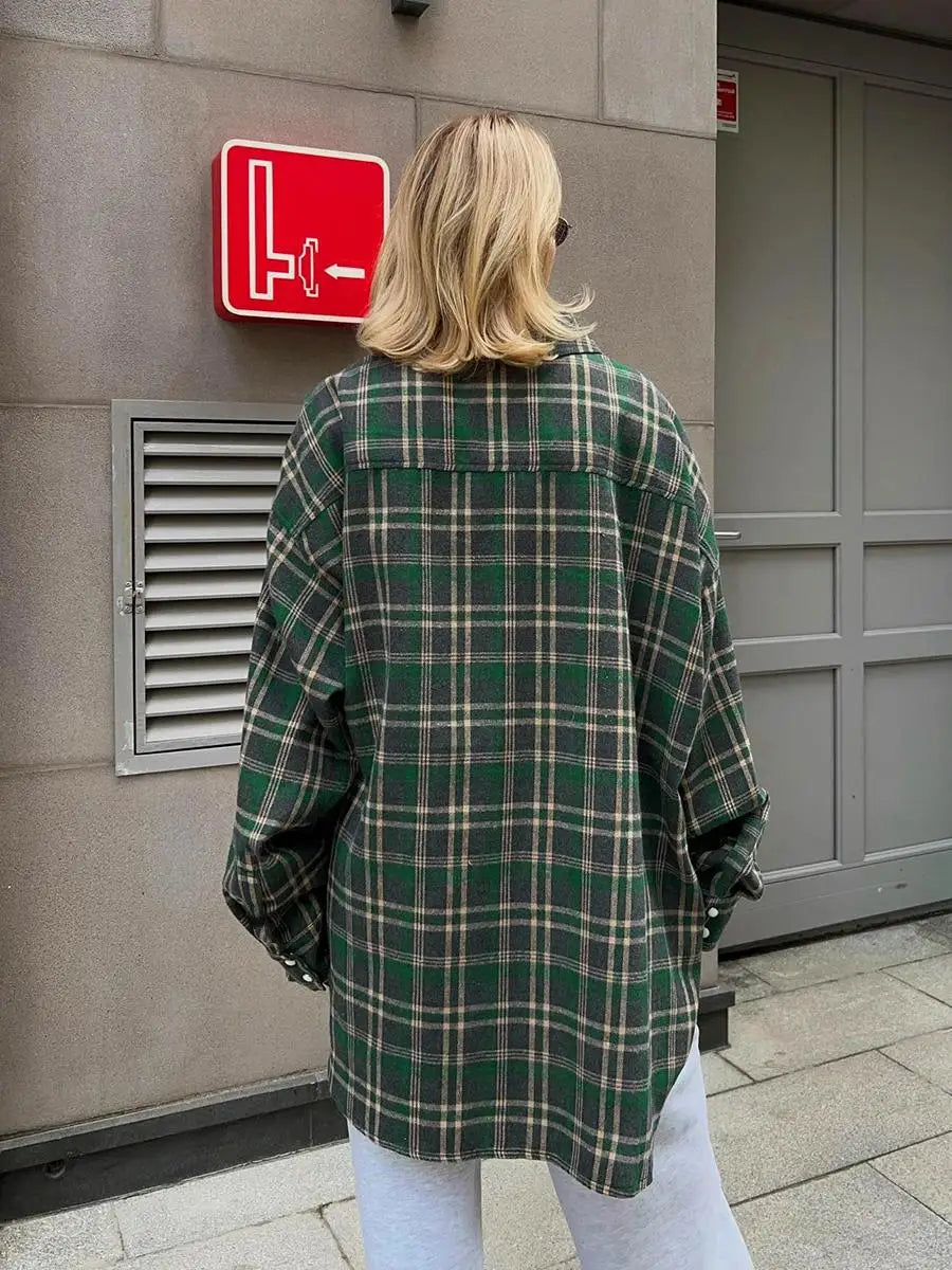 Well Tailored Blouse with a Graceful Silhouette