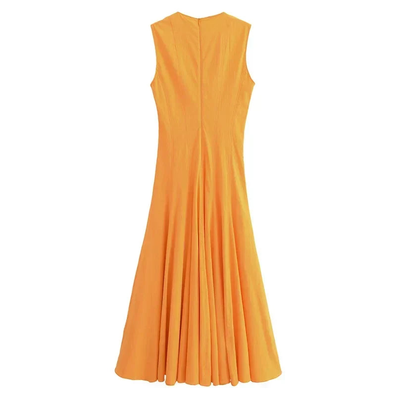 Beautifully Finished Dress in a Timeless Design