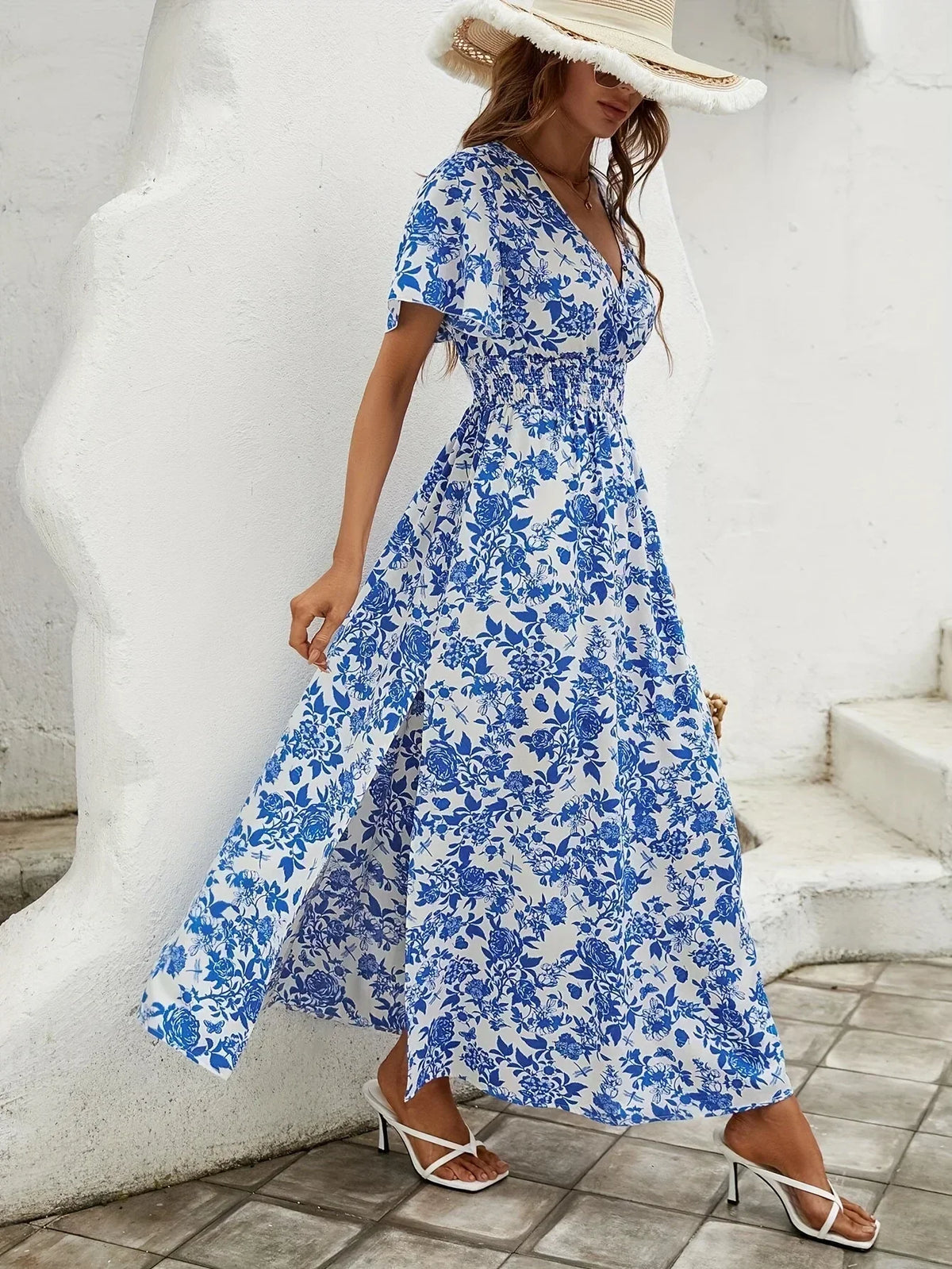 Effortlessly Elegant Dress with a Timeless Design