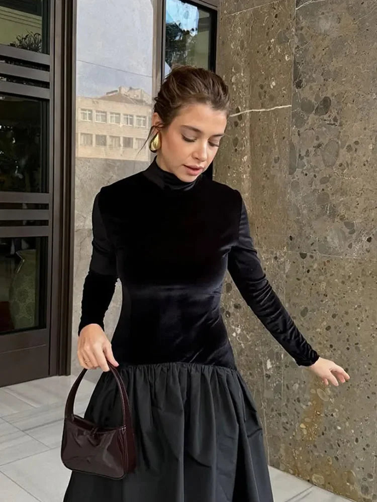 Classic Vintage Dress with a Flattering Fit