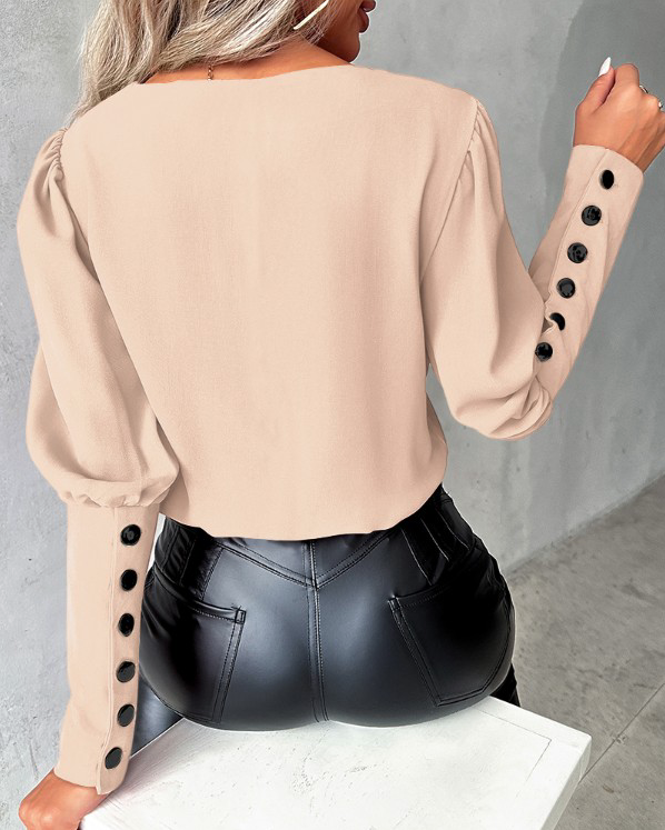 Classic Vintage Blouse with a Flattering Fit