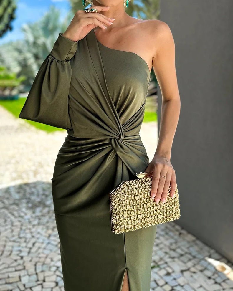 Gracefully Styled Dress for Any Occasion