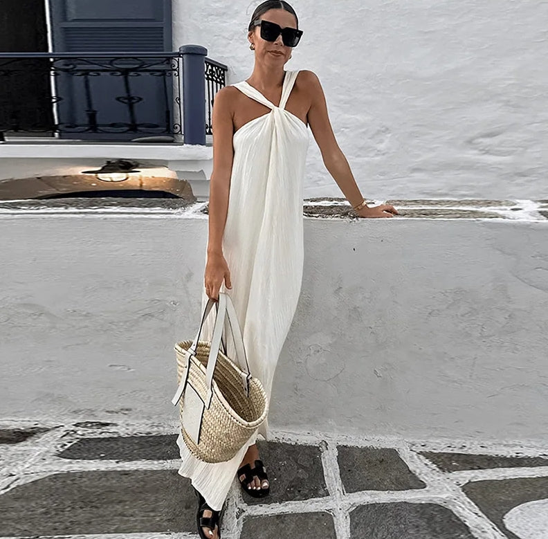 Beautifully Finished Dress in a Timeless Design