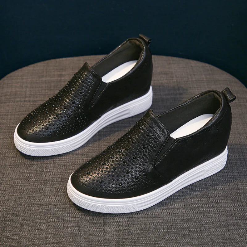 Classic Orthopedic Sneakers with Timeless Style