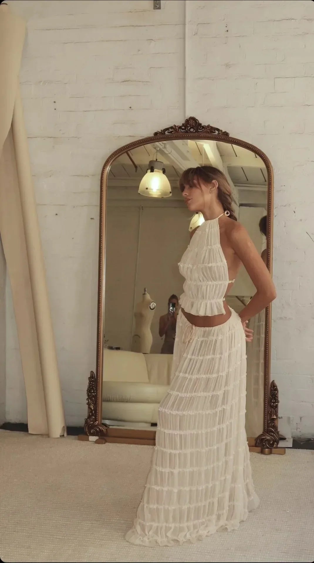 Effortlessly Elegant Dress with a Timeless Design