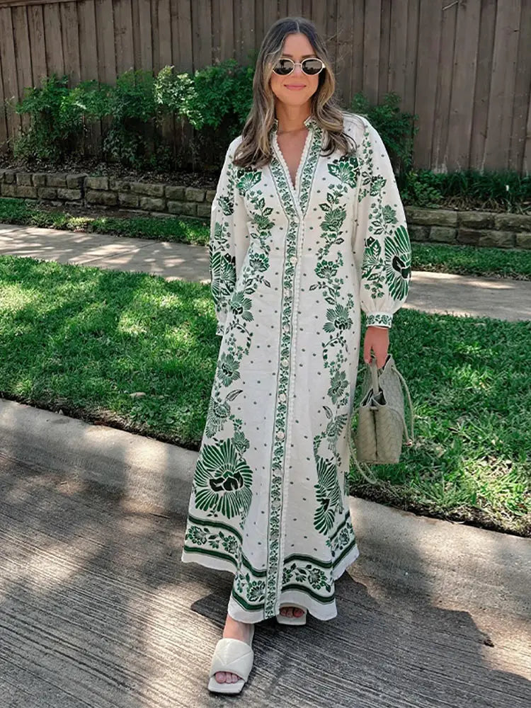 Classic Vintage Dress with a Flattering Fit