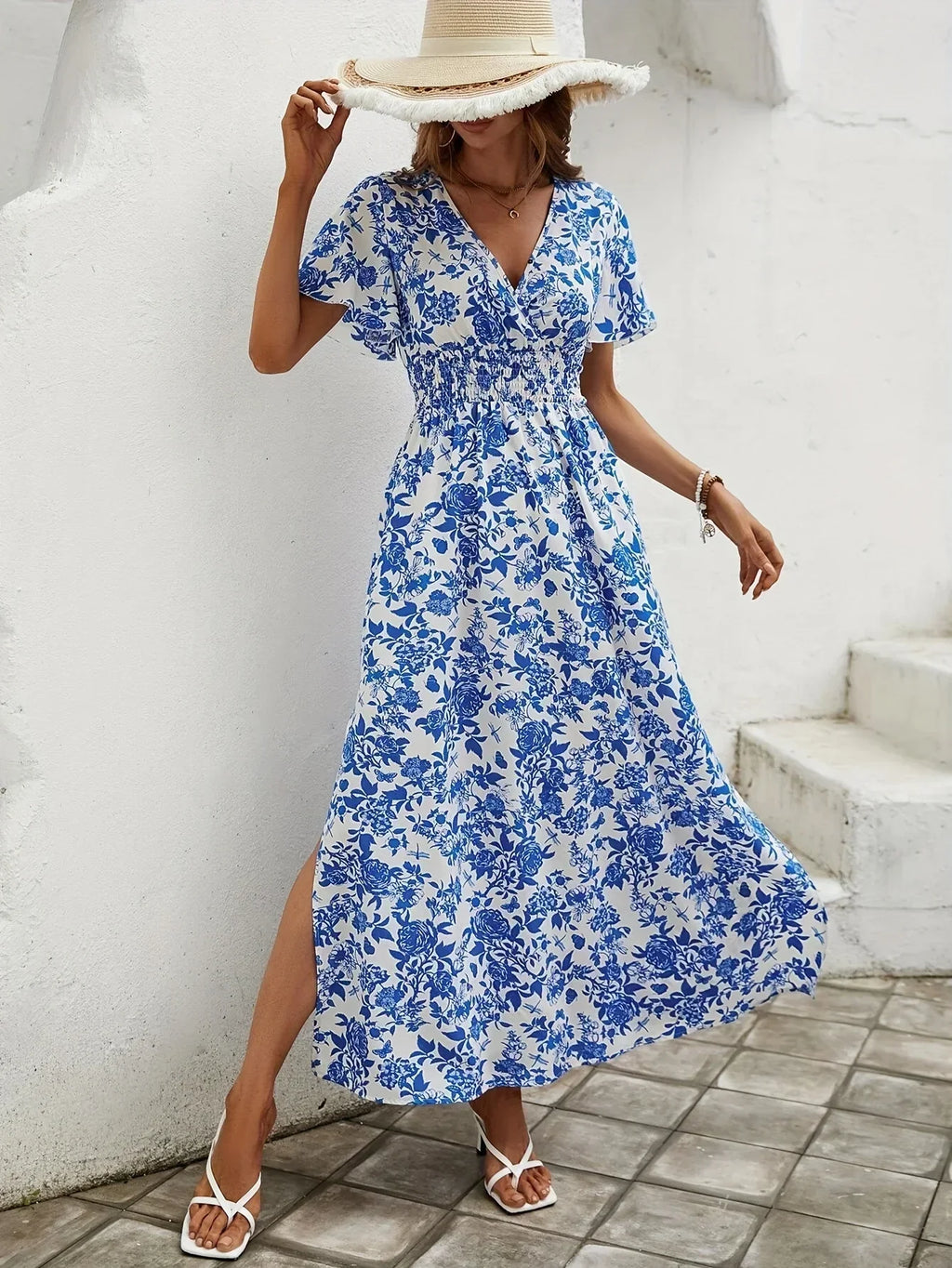 Effortlessly Elegant Dress with a Timeless Design