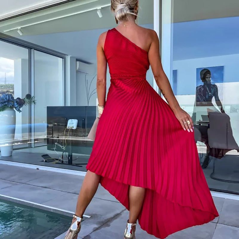 Well Tailored Dress with a Graceful Silhouette
