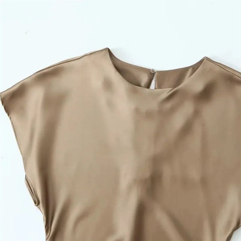 Gracefully Styled Dress for Any Occasion