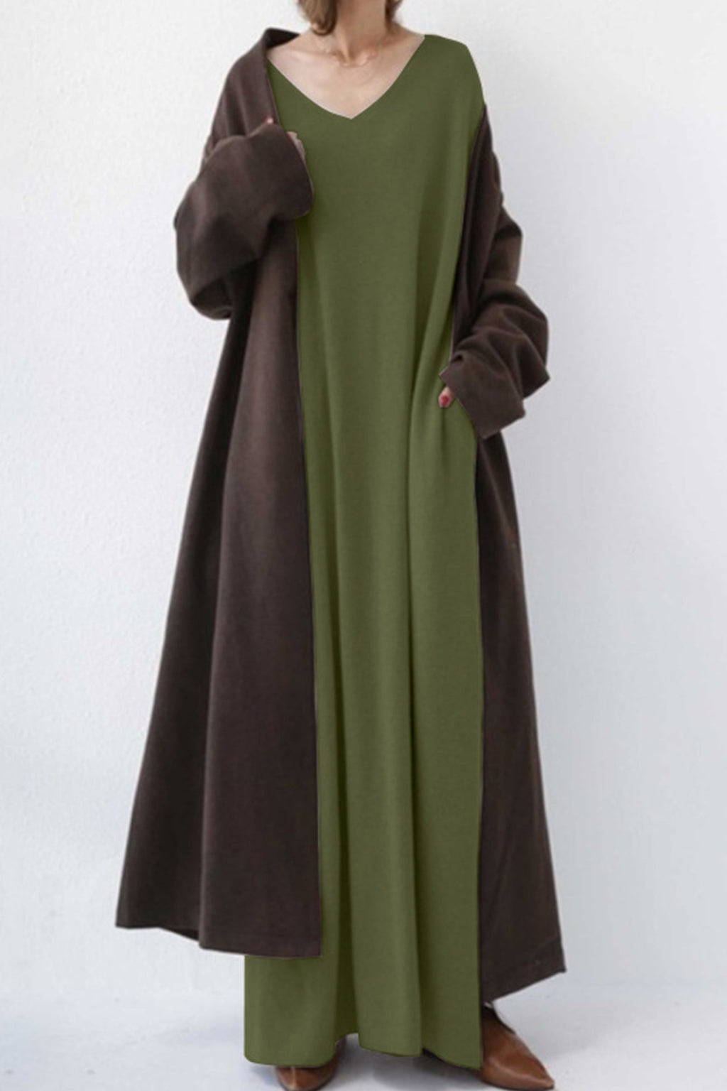 Beautifully Finished Dress in a Timeless Design
