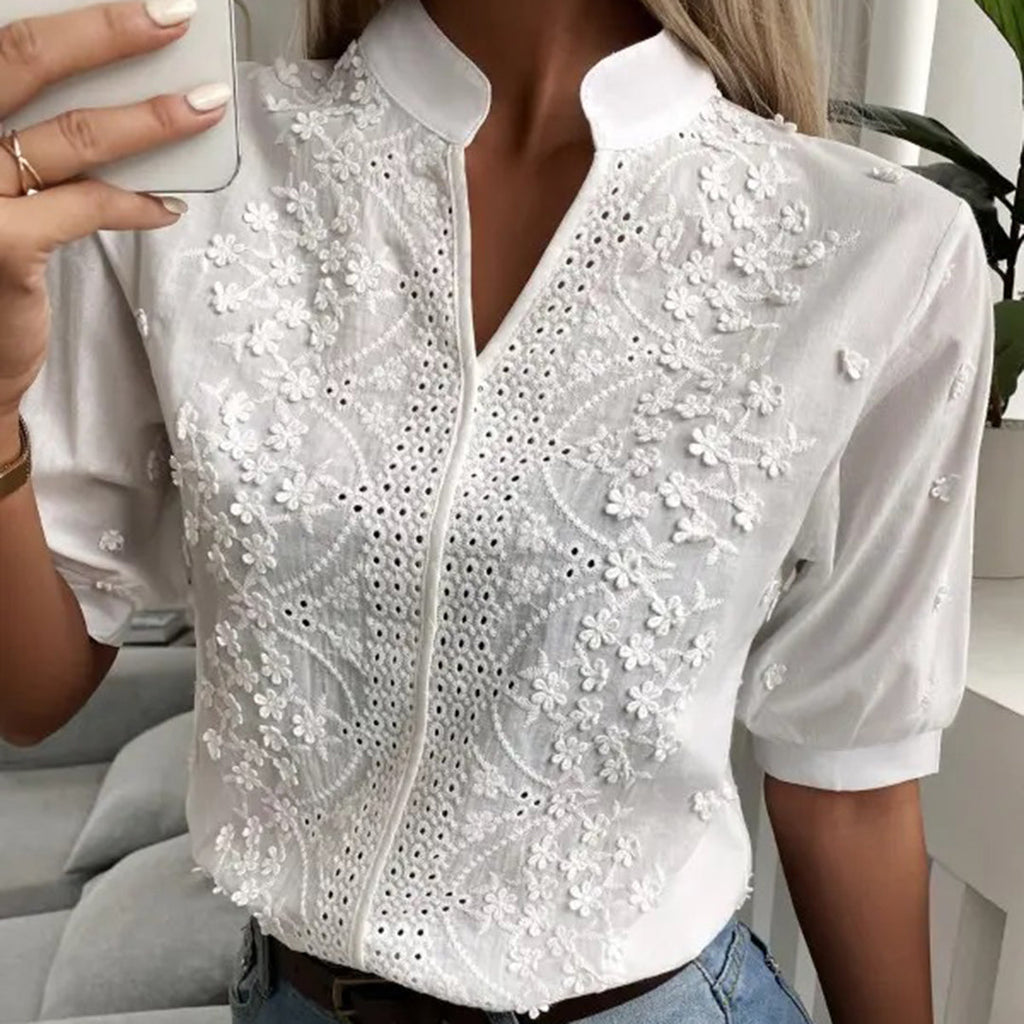 Effortlessly Elegant Blouse with a Timeless Design