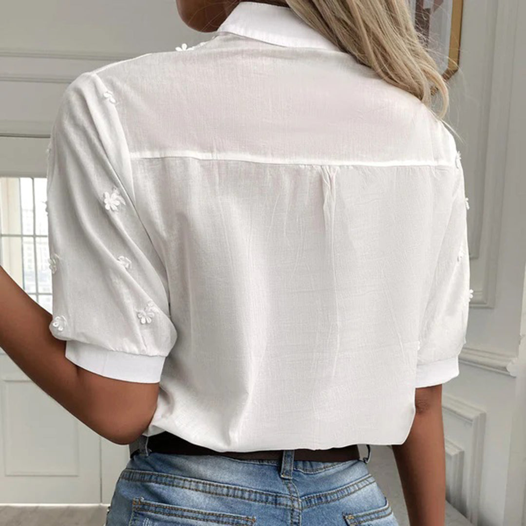 Effortlessly Elegant Blouse with a Timeless Design