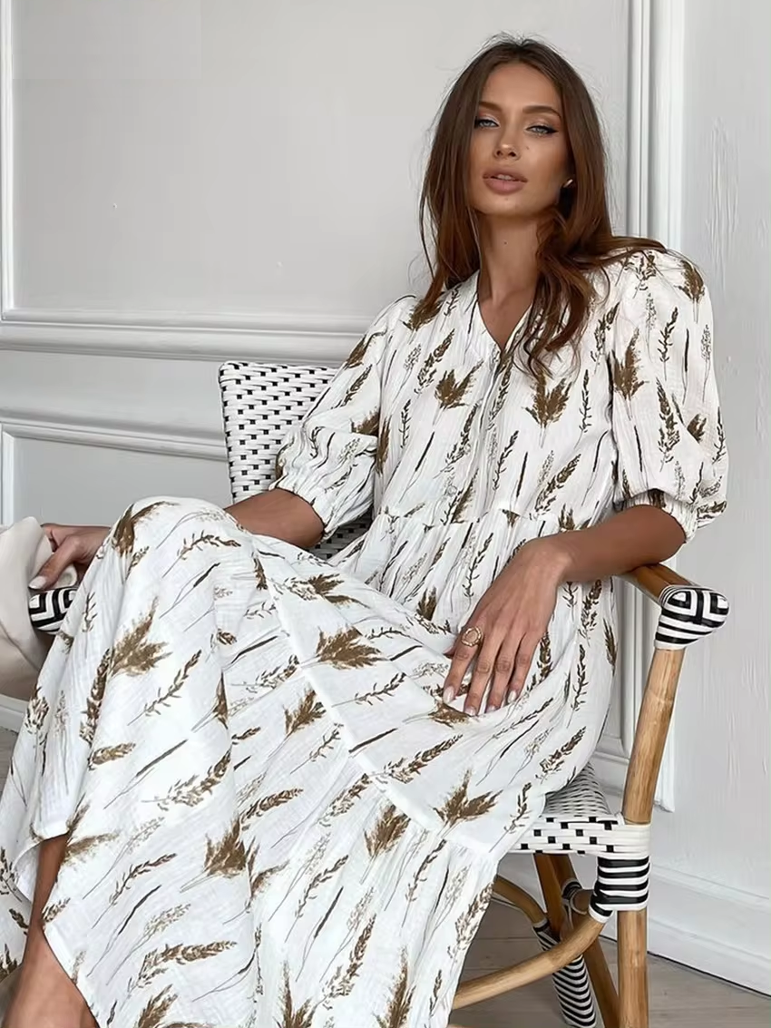Effortlessly Elegant Dress with a Timeless Design