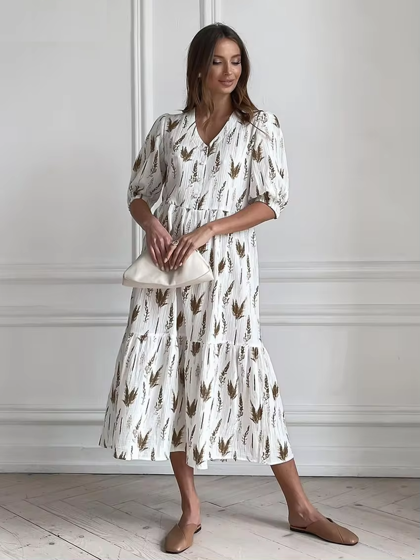 Effortlessly Elegant Dress with a Timeless Design