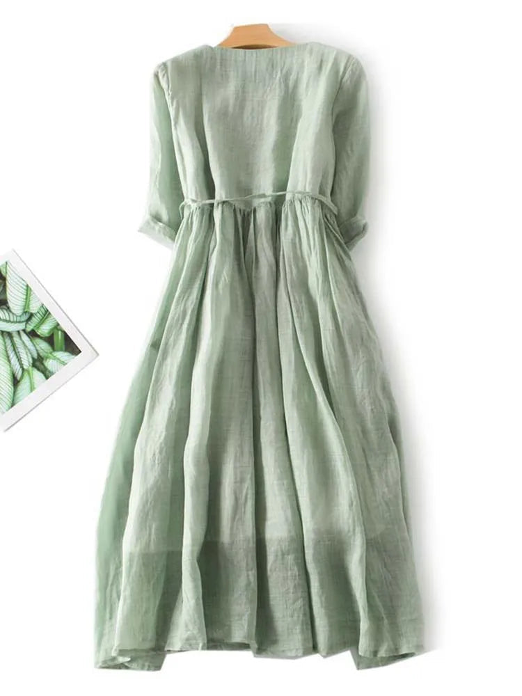 Well Tailored Dress with a Graceful Silhouette