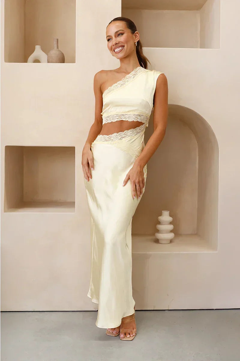 Well Tailored Dress with a Graceful Silhouette