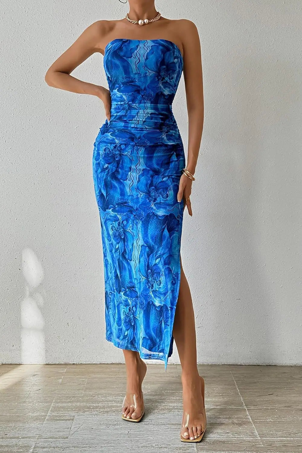 Beautifully Crafted Dress in a Classic Style