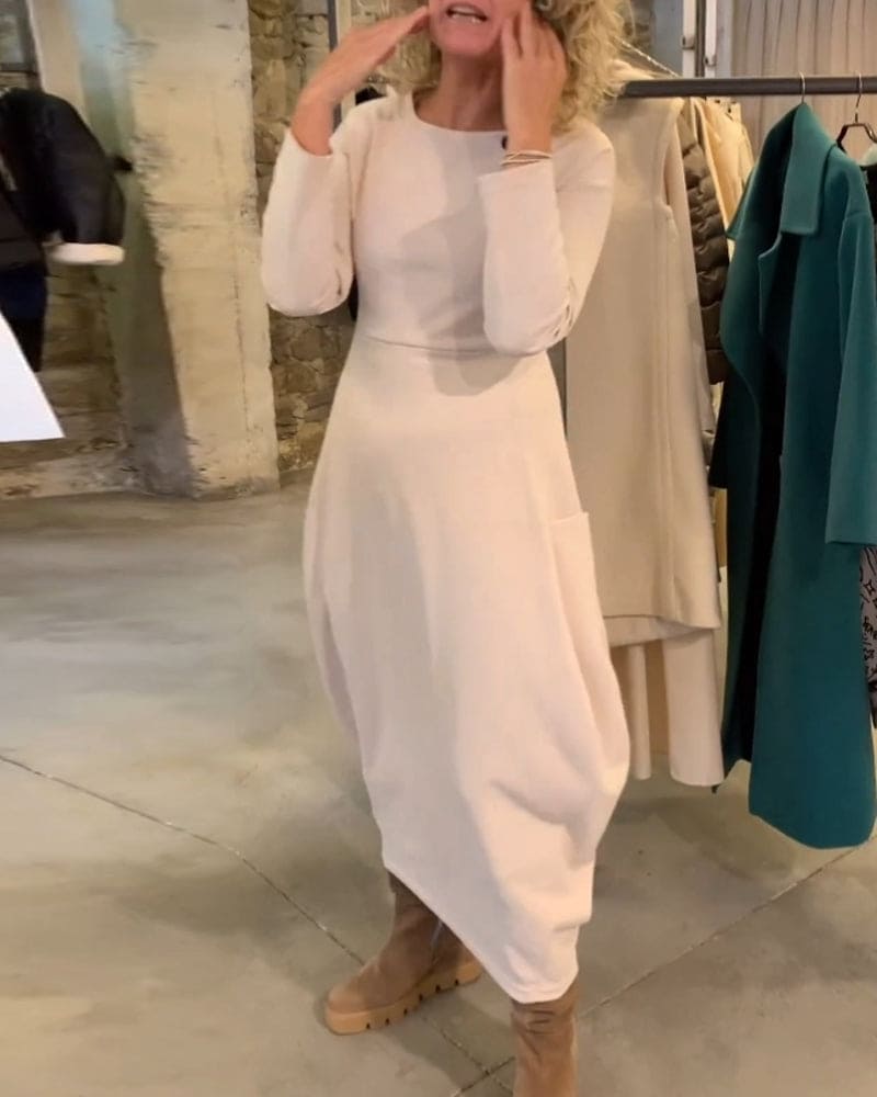 Beautifully Finished Dress in a Timeless Design