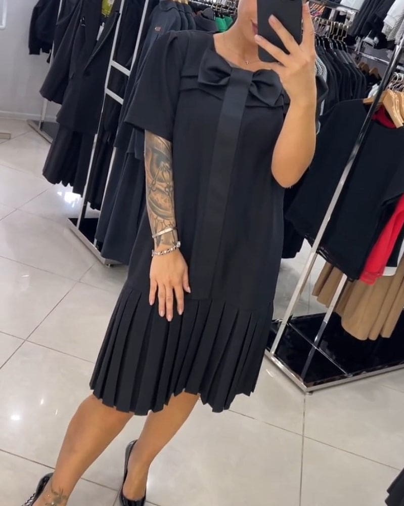 Well Tailored Dress with a Graceful Silhouette